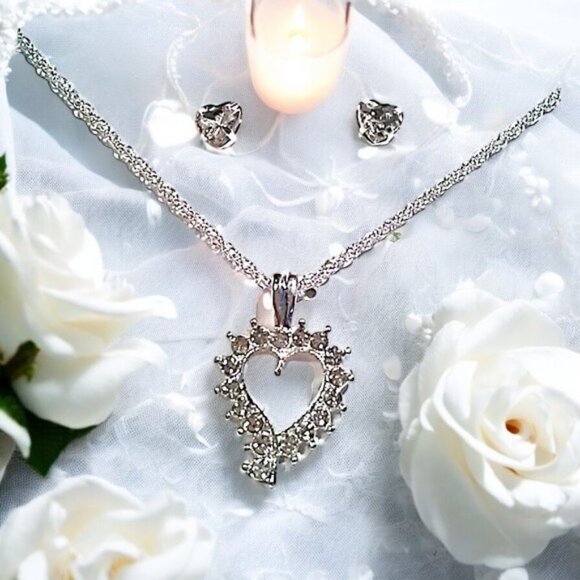 NEW! 3 piece Jewelry Set Heart Necklace with EarringS Simulated Diamonds Sparkle - Picture 2 of 14